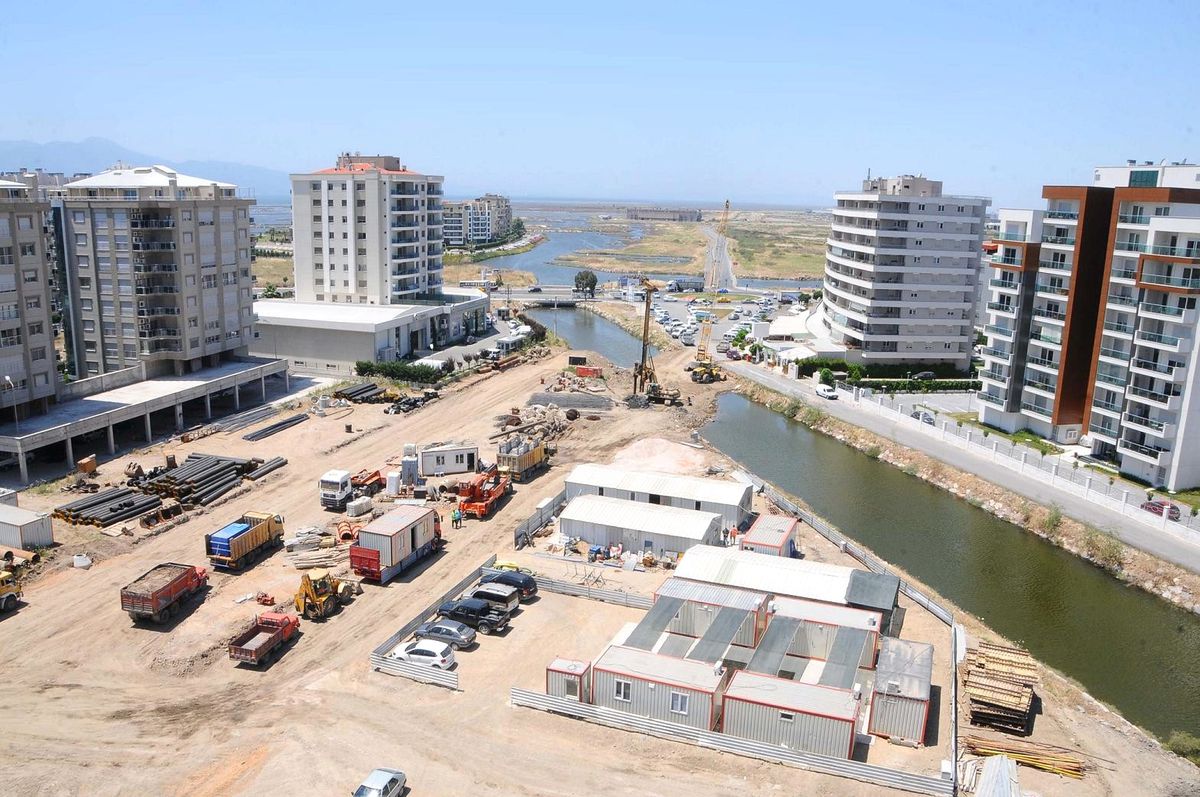 Büyükşehir\'den Karşıyaka\'ya 5.8 Milyon Liralık Yol ve Köprü