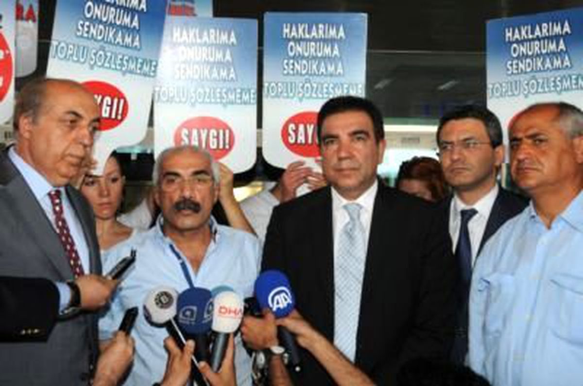 CHP Heyeti, THY Yönetim Kurulu Başkanı Topçu\'yu Ziyaret Etti