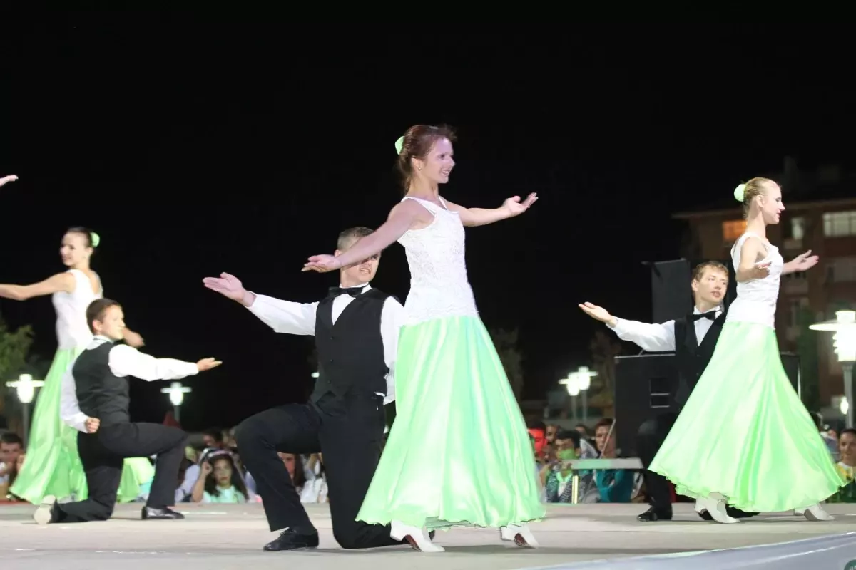 Folklor Festivali Renkli Görüntülerle Sona Erdi