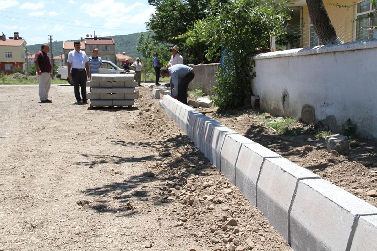 Osmancık Belediyesi\'nden Şenyurt Mahallesi\'nde Çifte Çalışma