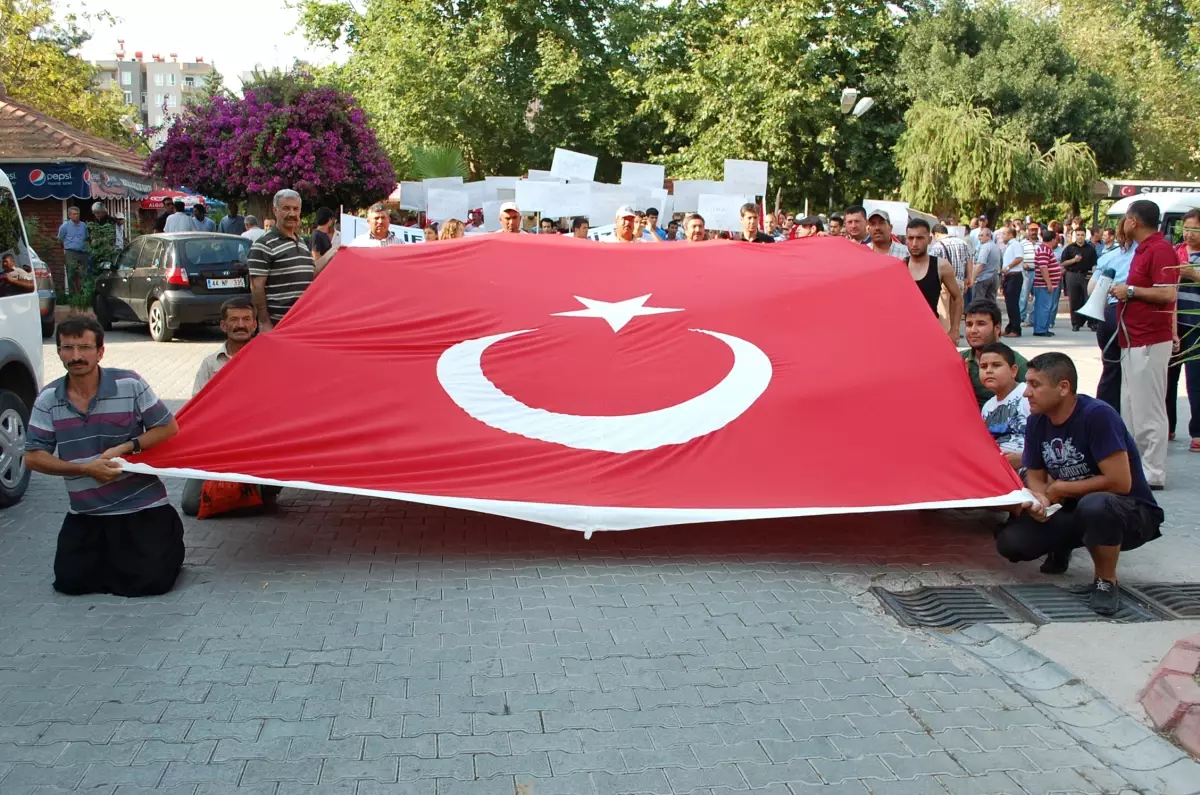 Silifke\'de "Teröre Lanet, Şehitlere Saygı Yürüyüşü"