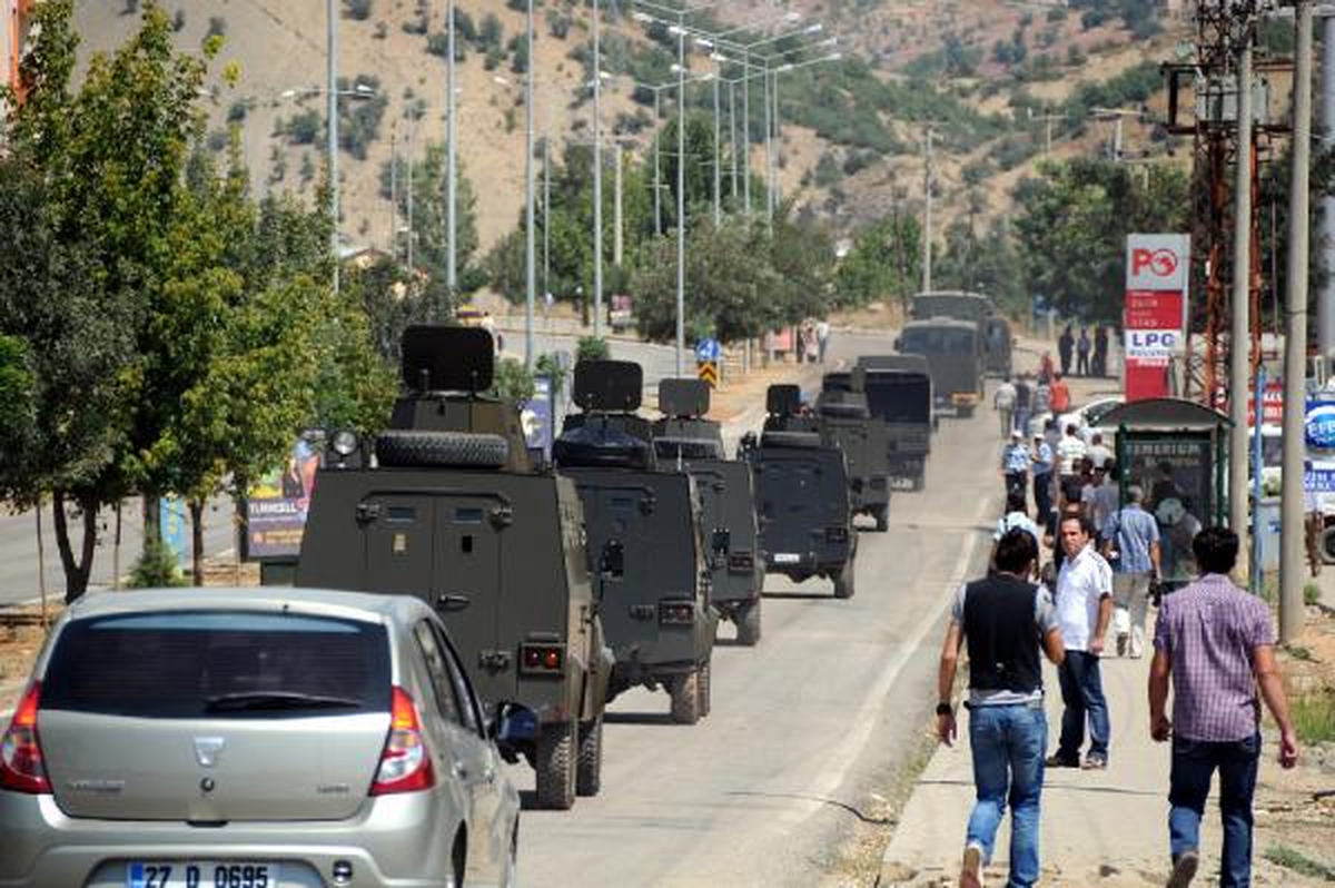 Tunceli\'de, Askerlerin Yolunda 50 Kiloluk Bomba Bulundu
