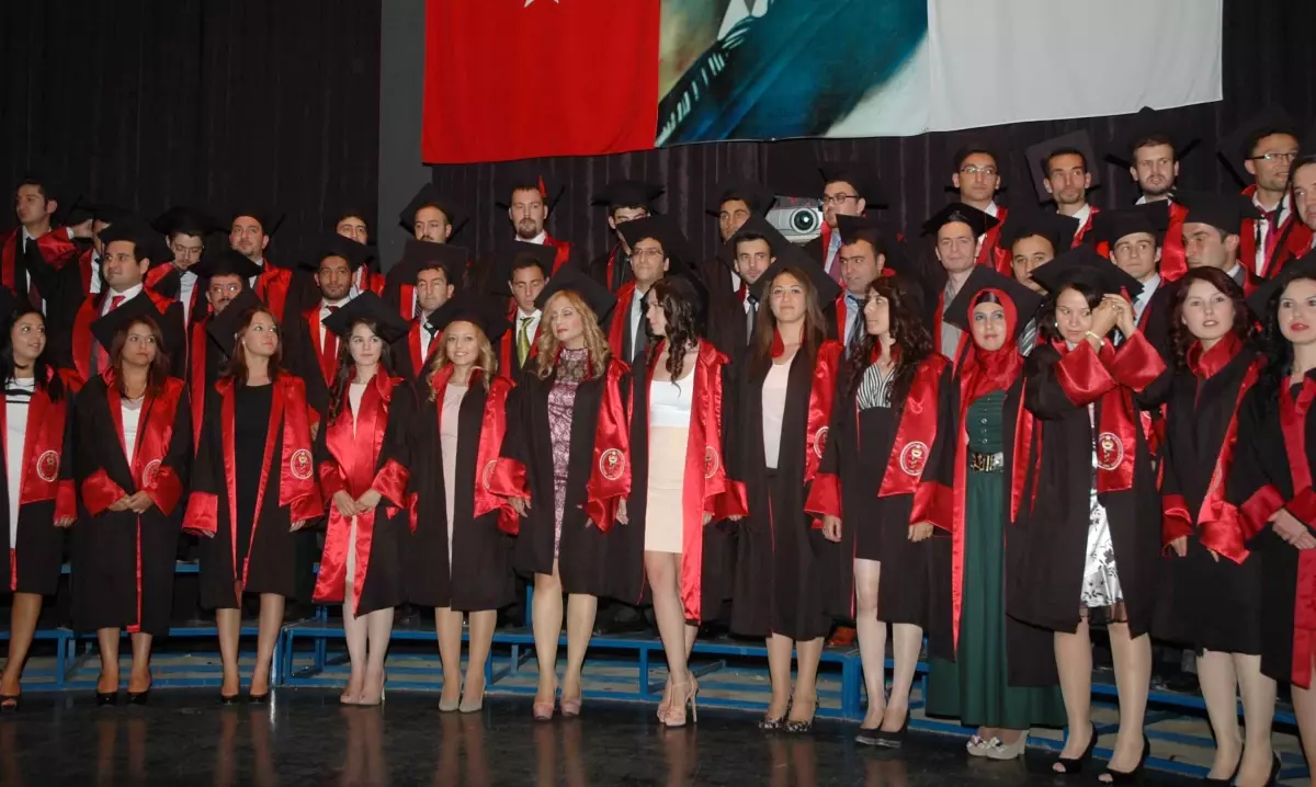 Veteriner Fakültesi 26. Dönem Mezunlarını Verdi