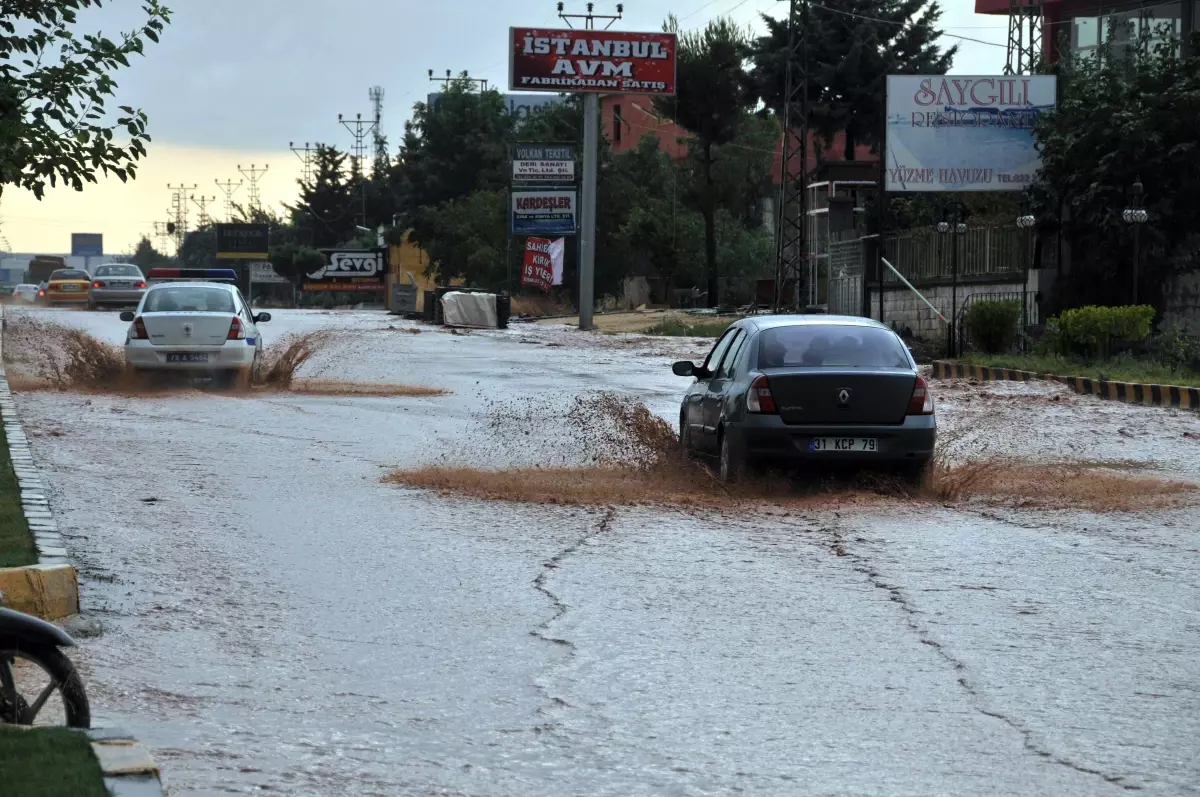 Yağış Su Baskınlarına Neden Oldu