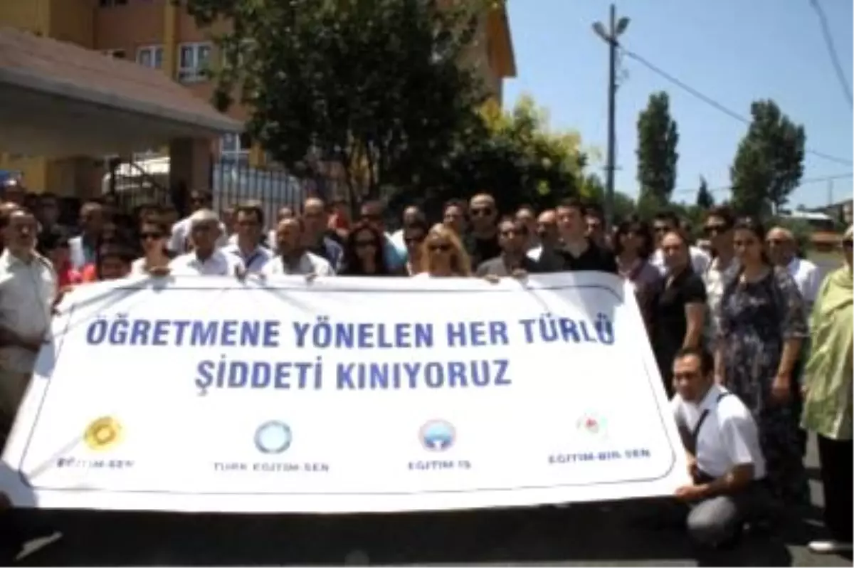 Zeynep Öğretmene Saldırıya Protesto