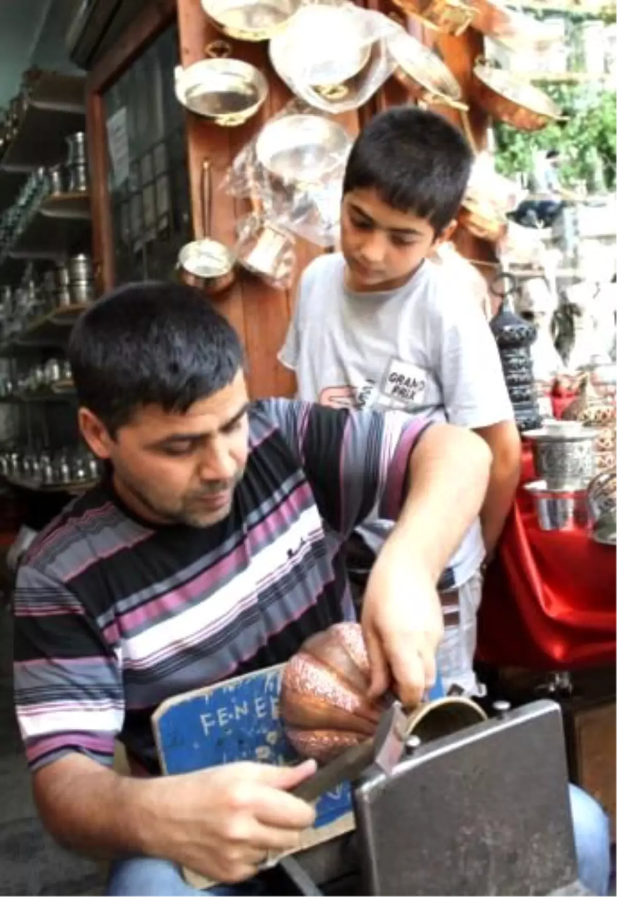 13 Yaşındaki Bakır Ustası Yaptıklarıyla Görenleri Hayrete Düşürüyor