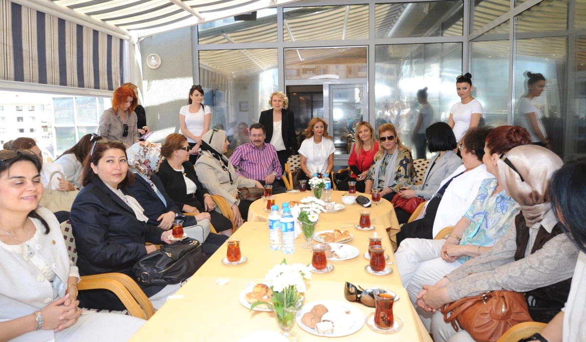 Ankara Büyükşehir Belediye Başkanı Gökçek, Kadın Milletvekillerine Projeleri Gezdirdi