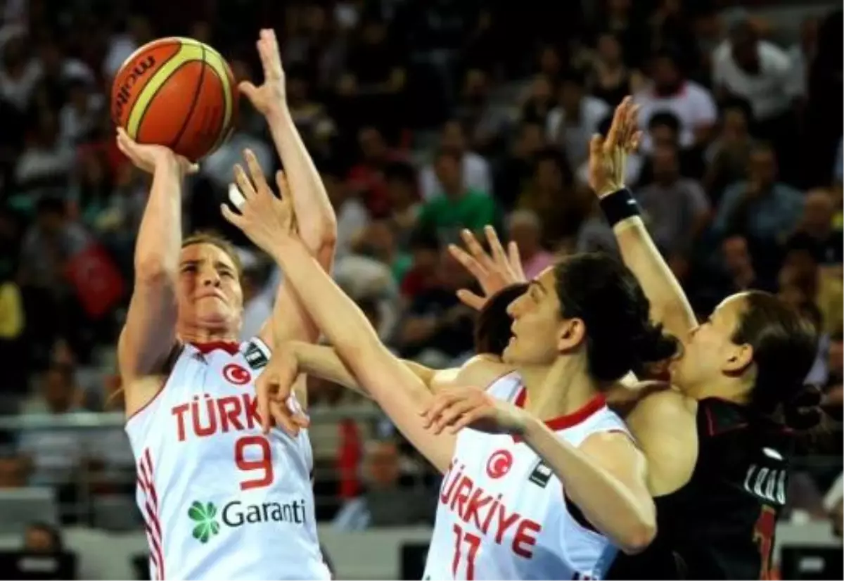 Basketbol Fıba Kadınlar Olimpiyat Elemeleri Grubu\'nda Mücadele Eden Türkiye, Japonya\'yı 65-49...