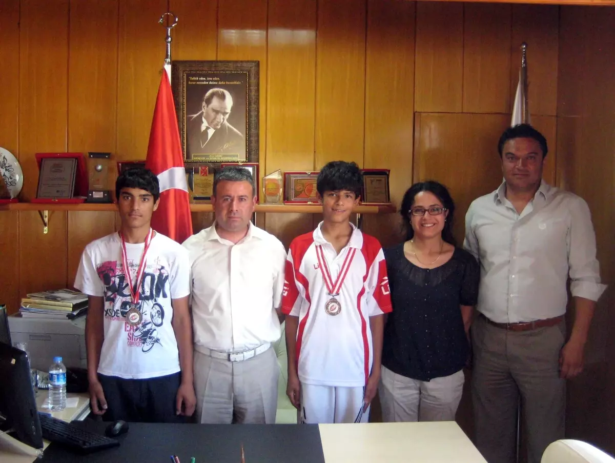 Burdur Badminton Şampiyonası\'nda Türkiye Üçüncüsü Oldu