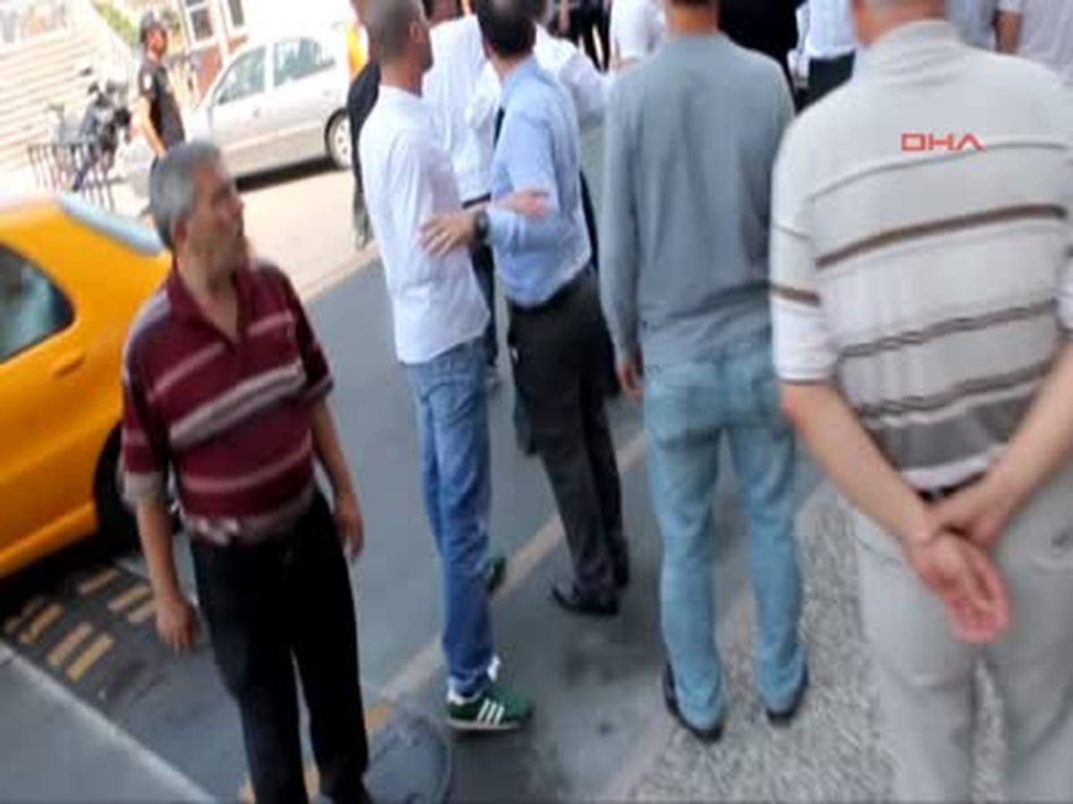 Çağlayan Adliyesi Önünde Yumruk Yumruğa Kavga