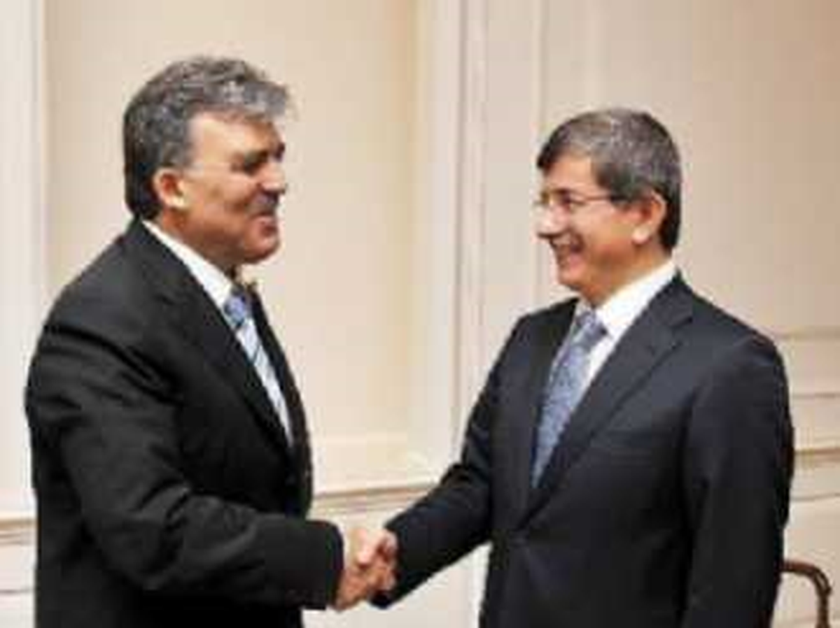 Cumhurbaşkanı Gül, Dışişleri Bakanı Davutoğlu\'nu Kabul Ediyor
