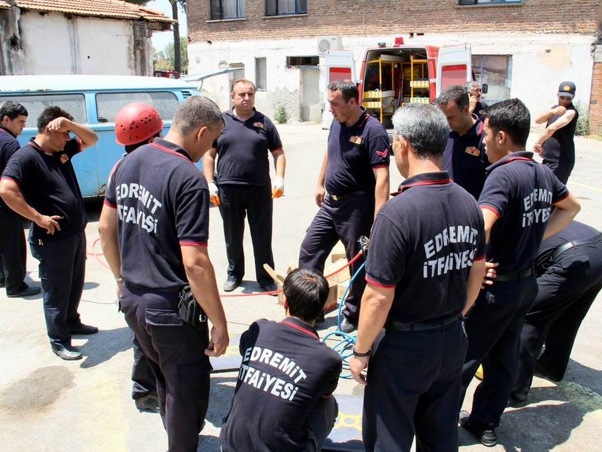 Edremit İtfaiyesi Kurtarma Eğitimi Alıyor