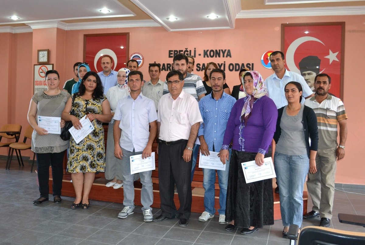 Ereğli\'de Girişim Kursunu Bitiren Kursiyerlere Sertifikaları Verildi