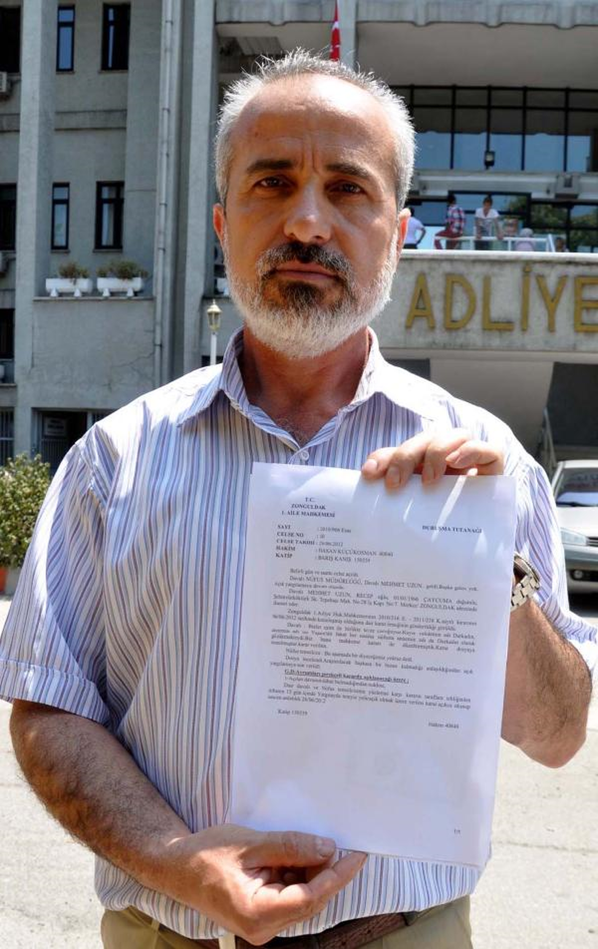 Eşiyle Kardeş Olmadığını Kanıtladı, Evliliğini Kurtardı