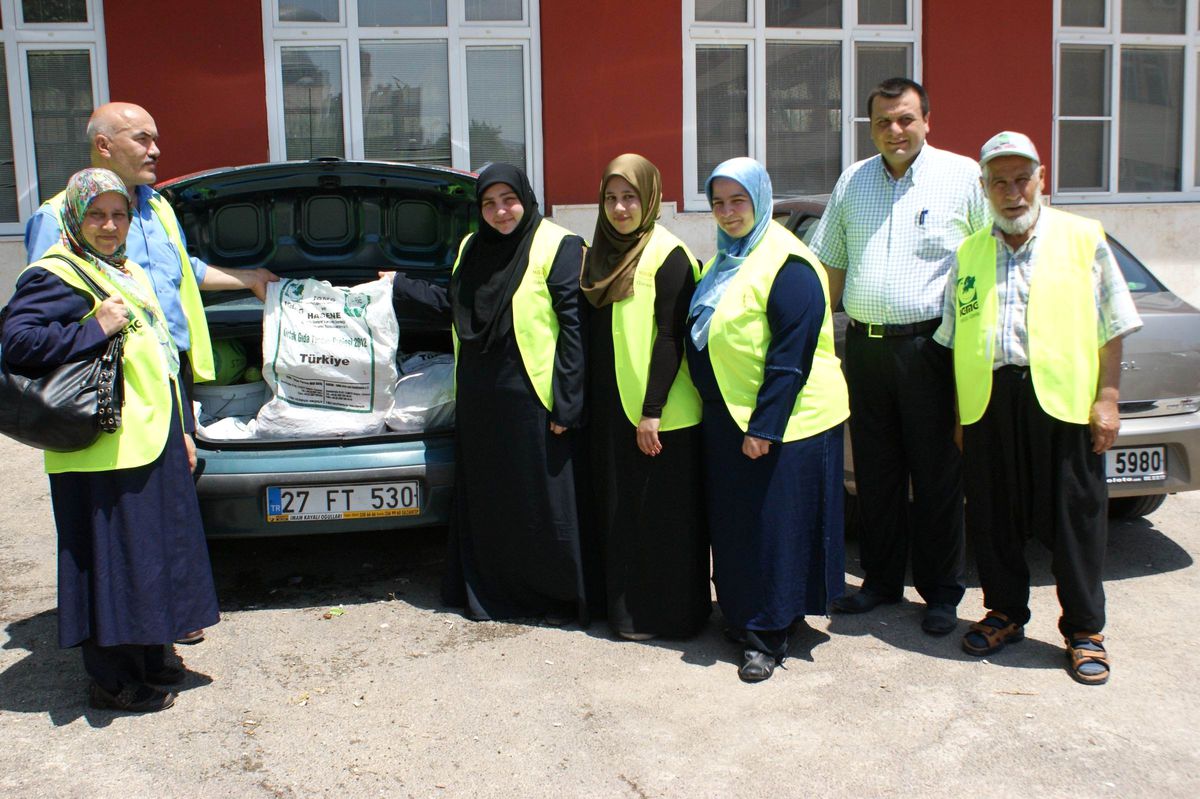 Igmg Hasene Sosyal Yardım Derneği Ramazan Yardım Paketi Dağıttı