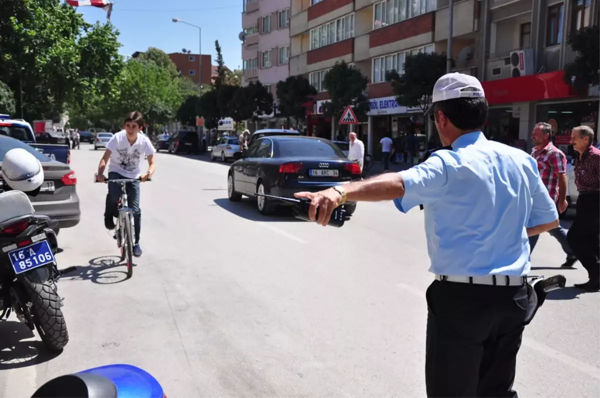 İnegöl Polisi Motosiklet Sürücülerine Ceza Yağdırdı