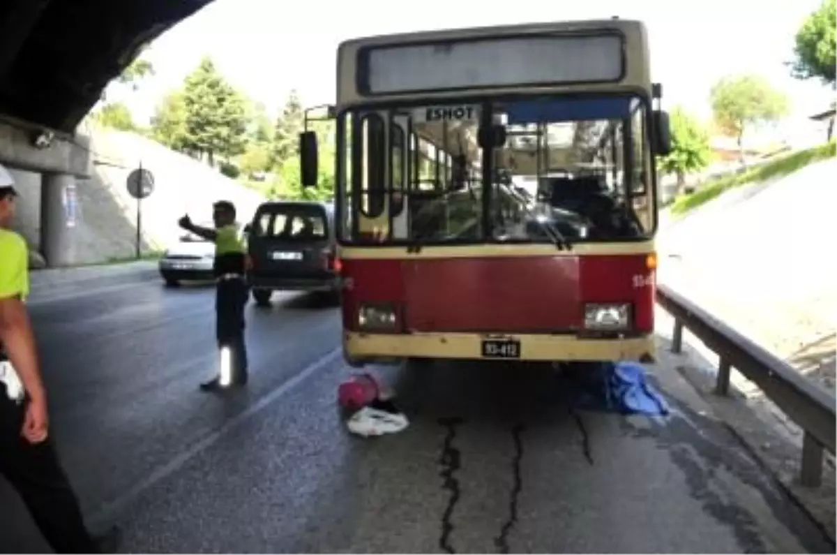 İzmir\'de Trafik Kazası: 1 Ölü