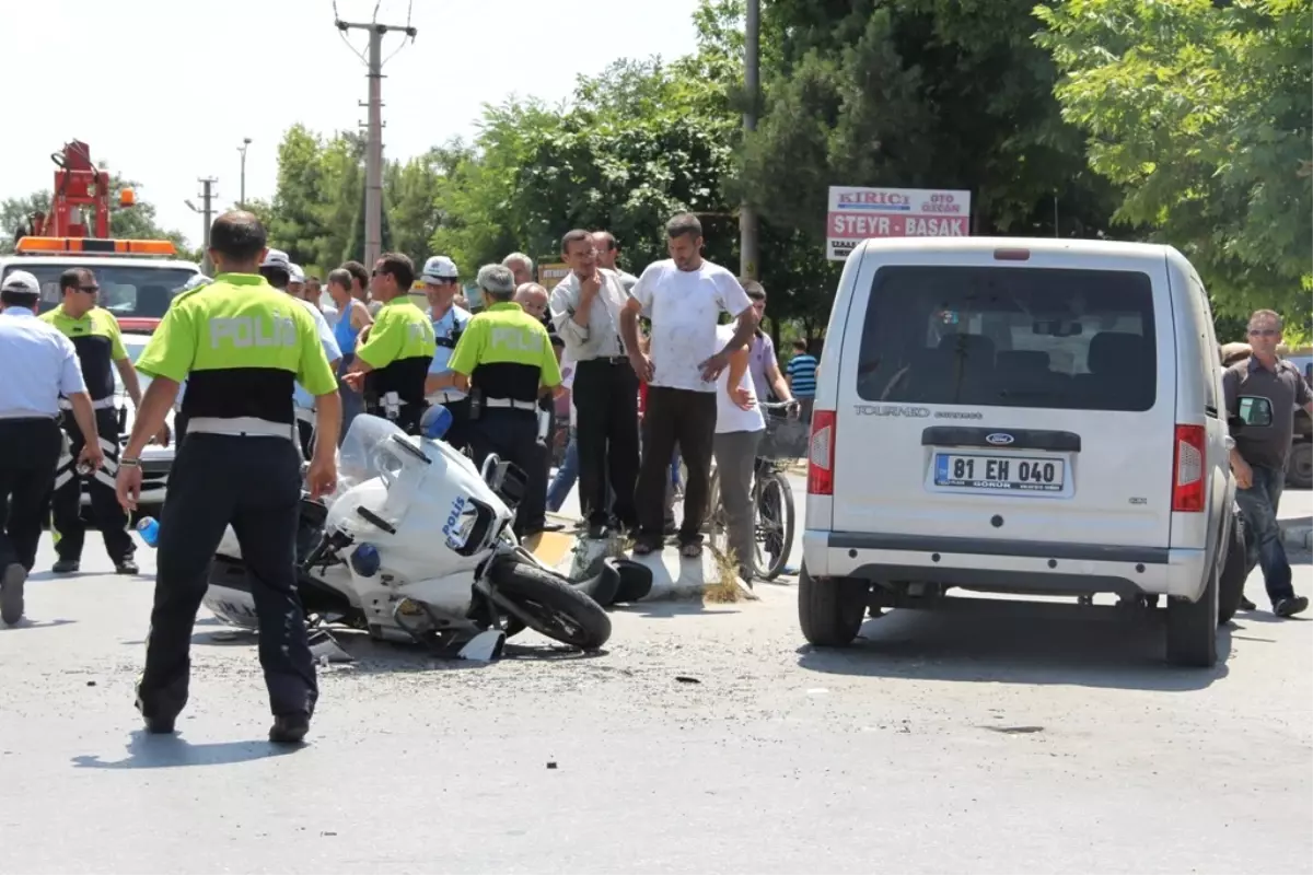 Motosiklet ile Panelvan Çarpıştı: 2 Yaralı