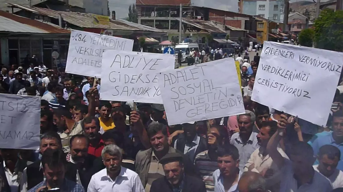 Narman\'da Adliyenin Kapatılması Düzenlenen Eylemle Protesto Edildi