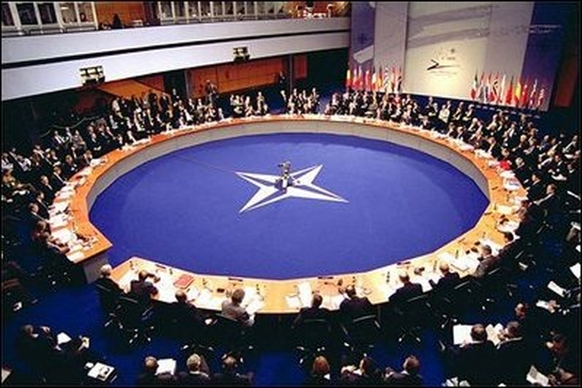 NATO\'da Kritik Toplantı Başladı