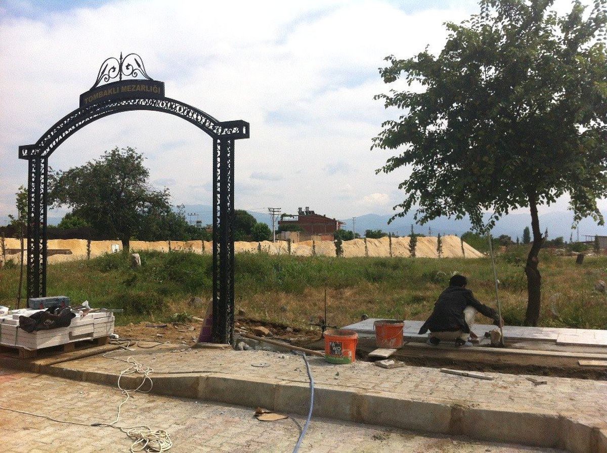 Ödemiş Belediyesi\'nden Mezarlık Bakımı
