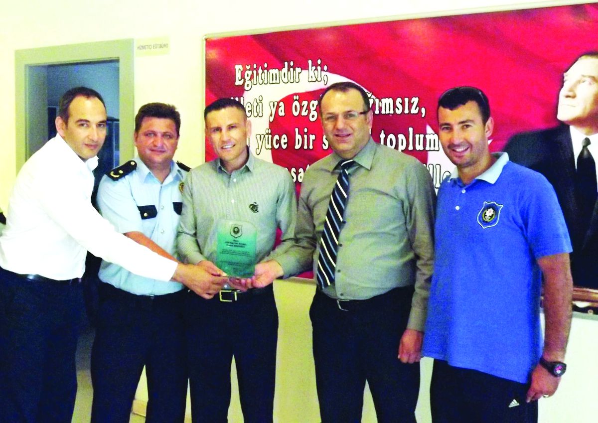 Sakızoğlu\'ndan Anlamlı Destek