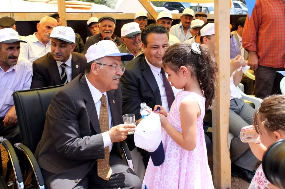 Sıcaktan Bunalan Çocukları Vali Serinletti