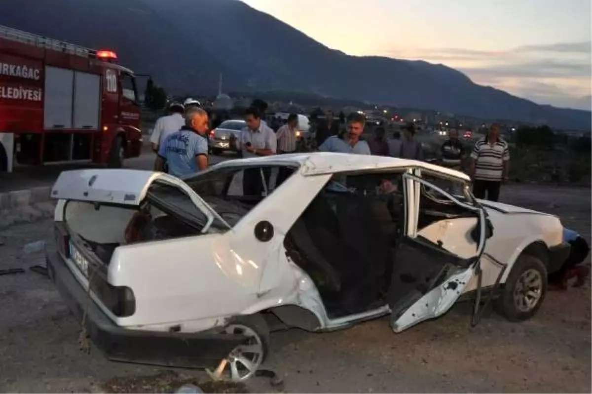 Takla Atan Otomobildeki 3 Kişi Yaralandı