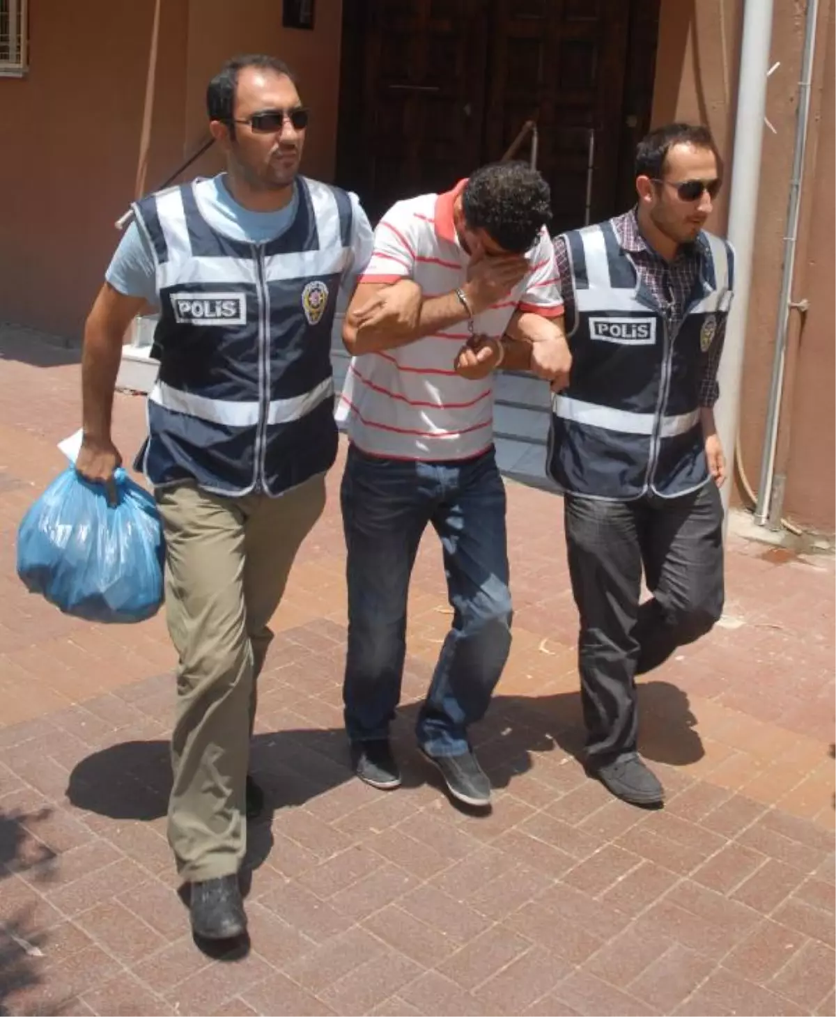 Valizinde Kokainle Yakalanan Pazarcı Adliyeye Sevk Edildi