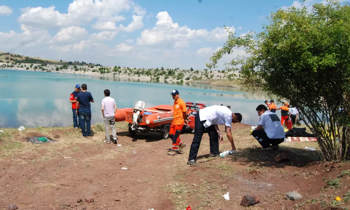 Yaşlı Adam Otomobiliyle Baraja Uçtu