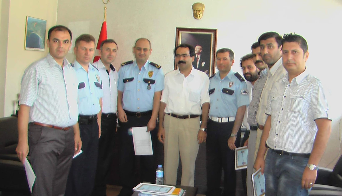 Alaşehir\'de Polislere Başarı Belgesi