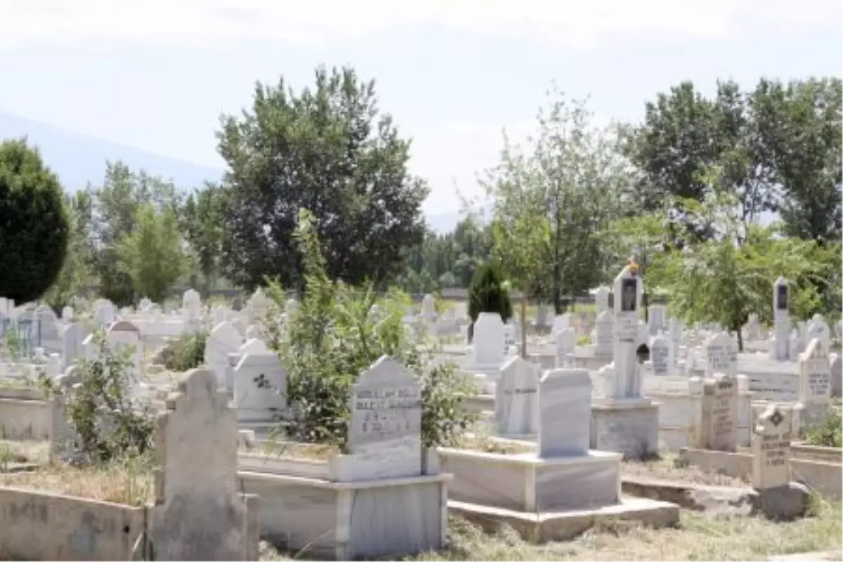 Asri Mezarlık Her Yıl Bakımıdan Geçiriliyor