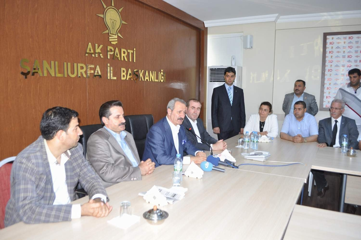 Bakanlardan AK Parti İl Başkanlığı\'na Ziyaret