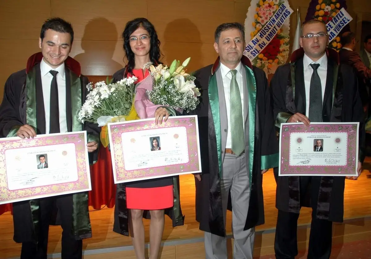 Baro\'ya 3 Yeni Avukat