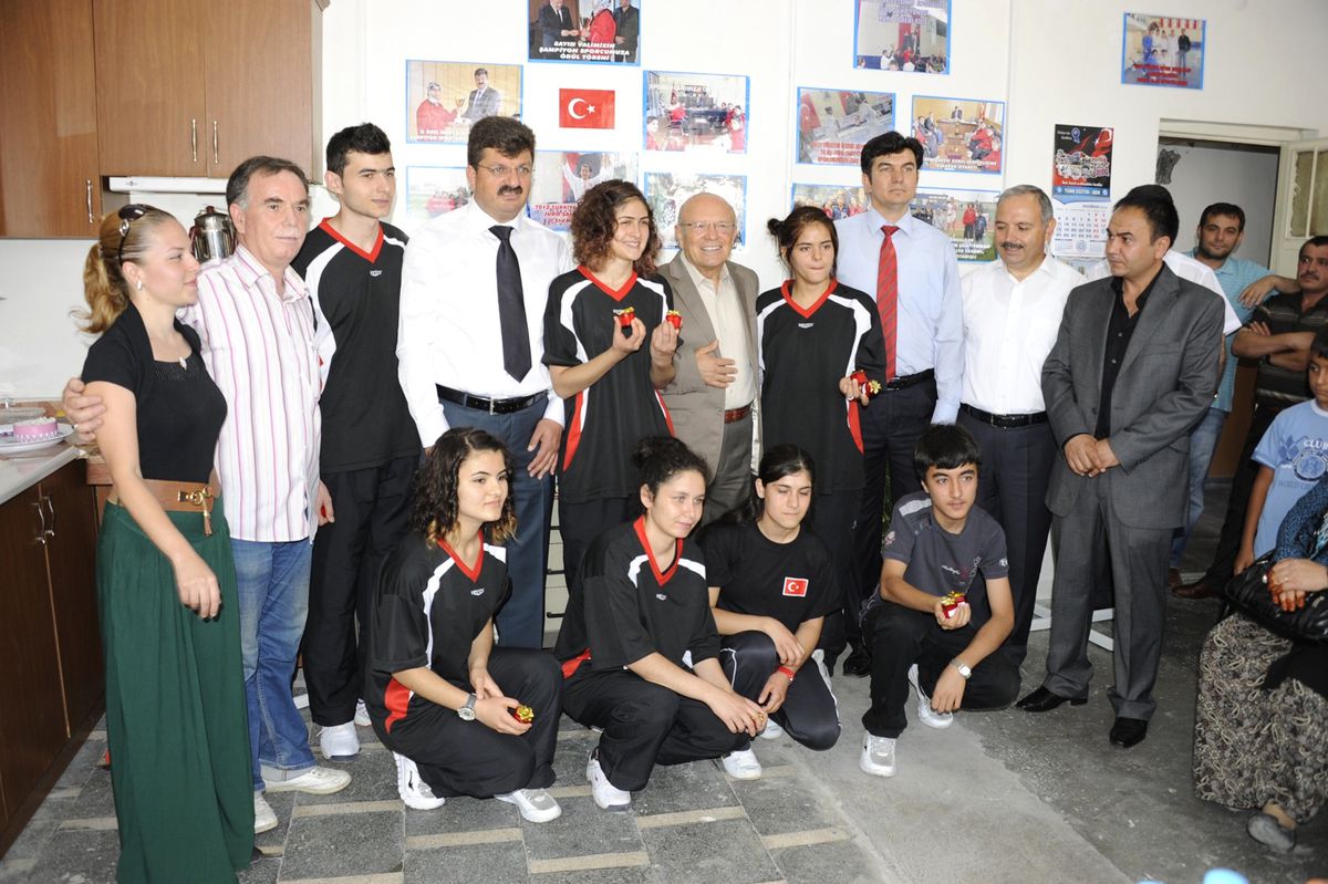 Başarılı Sporculara Altın