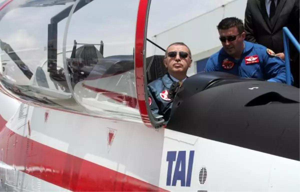 Başbakan Erdğan, Hürkuş\'un Hangardan Çıkarılış Törenine Katıldı