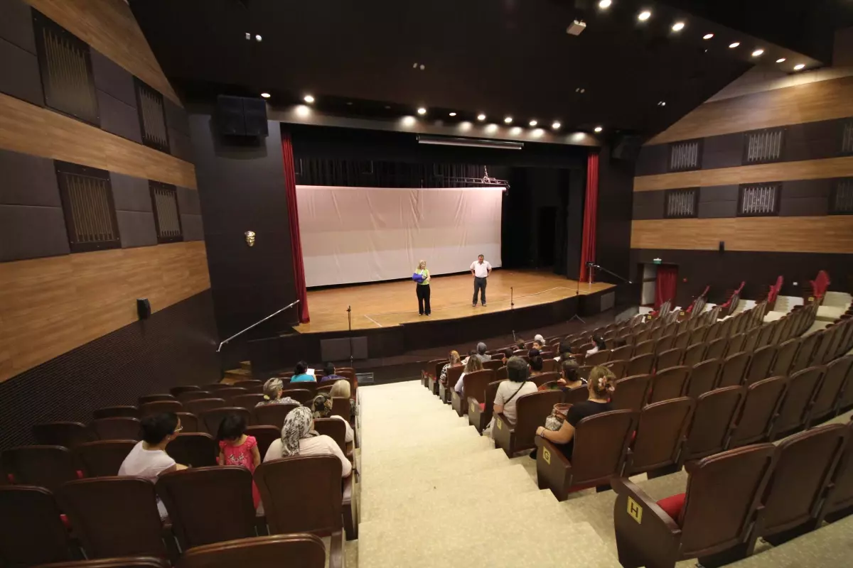 Belediye\'nin Karşıyaka Turuna Yoğun İlgi