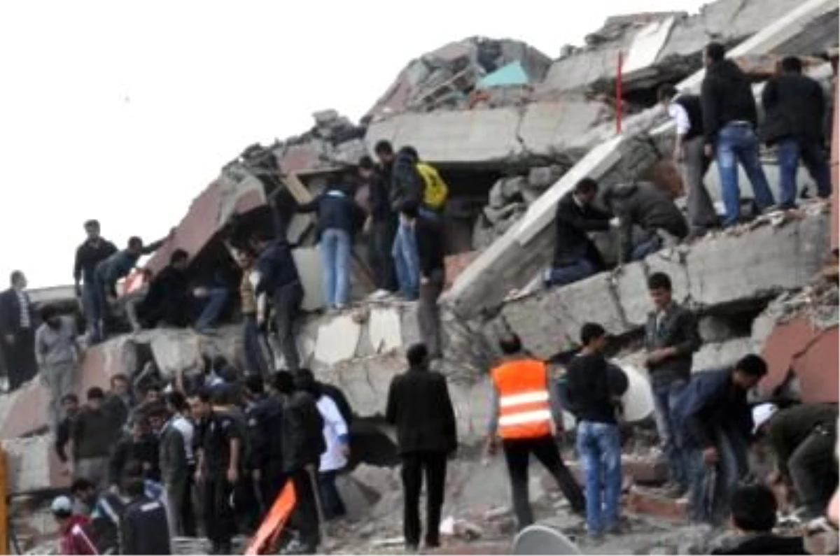 Depremde Yıkılan Bayram Oteli\'nin Sahibi Antalya\'da Yakalandı (2)