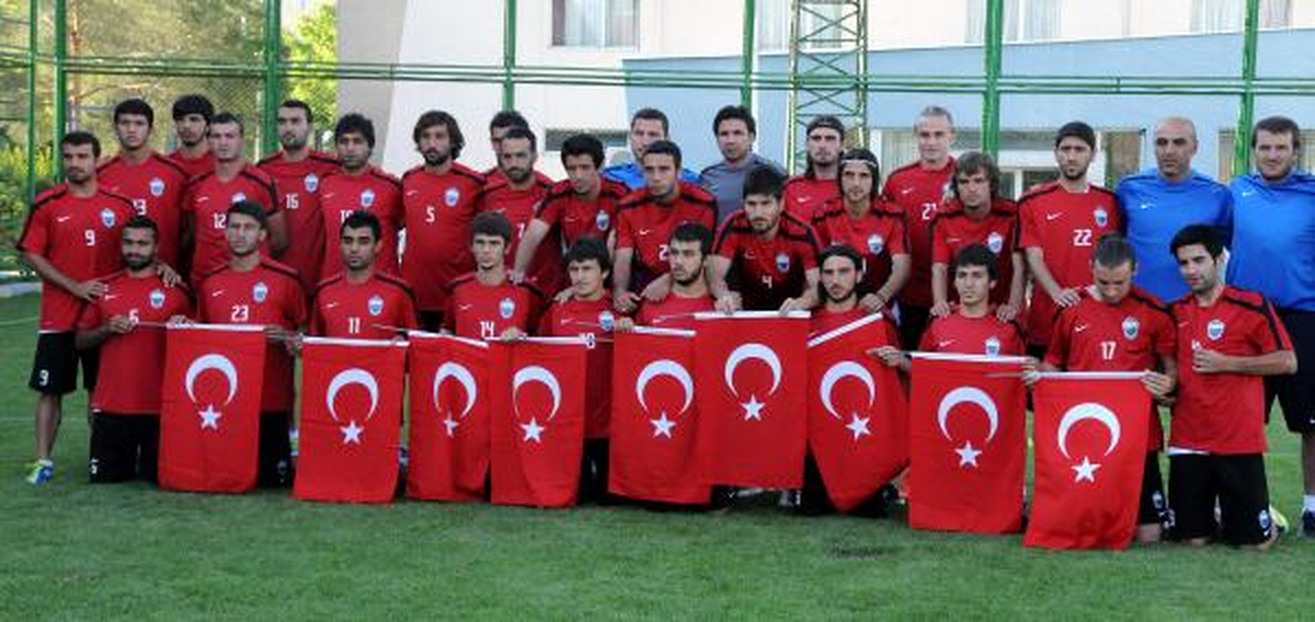 Erciyessporlu Futbolculardan Şehitlere Anlamlı Saygı