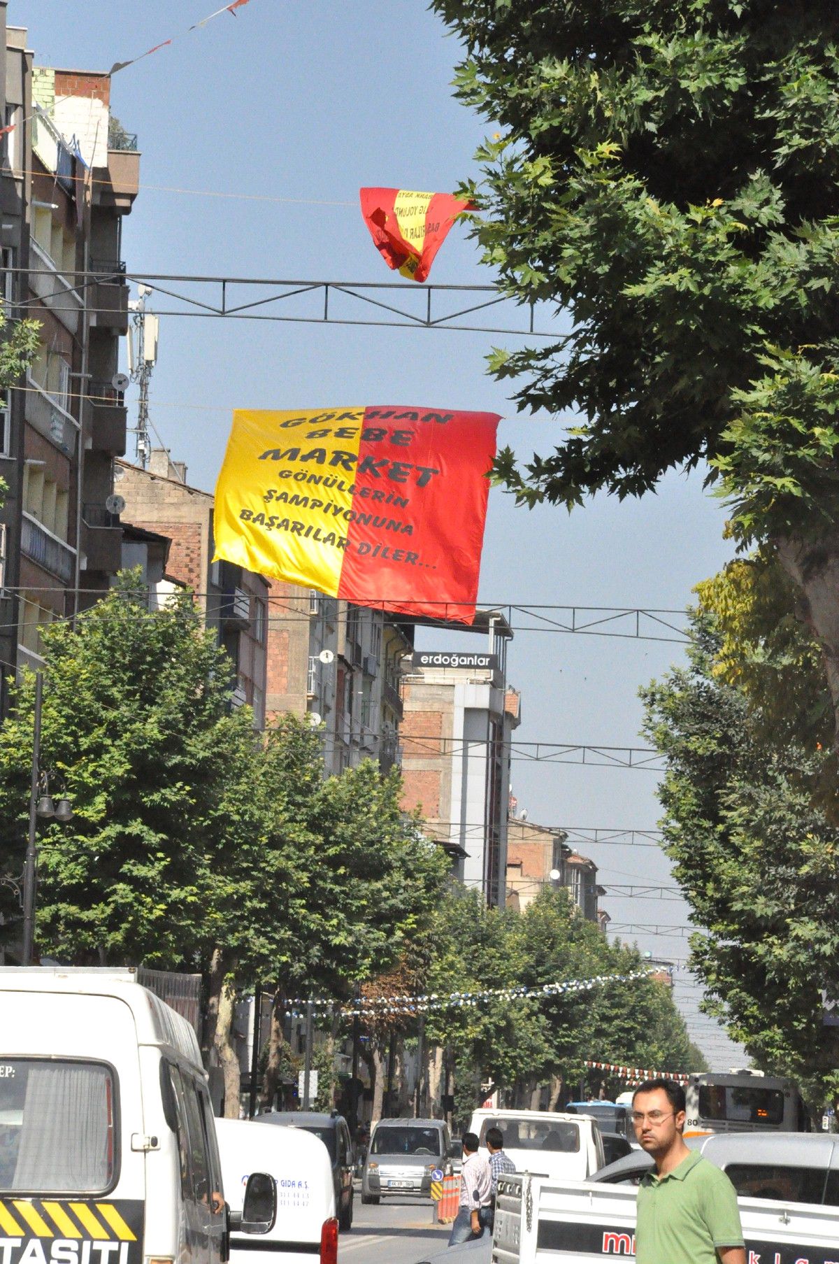 Esnafdan Bayrak Asma Kampanyasına Destek