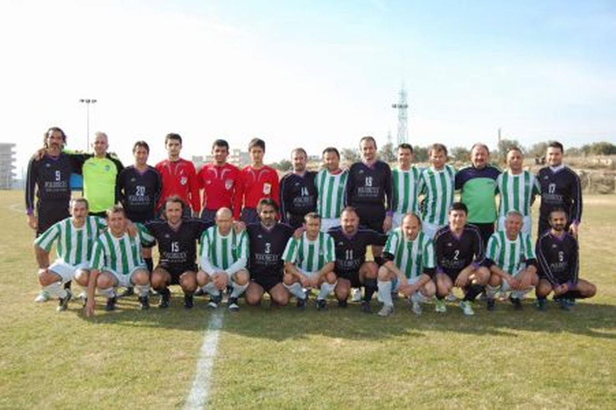 Futbolun Emektarları Aliağa\'da Buluşuyor
