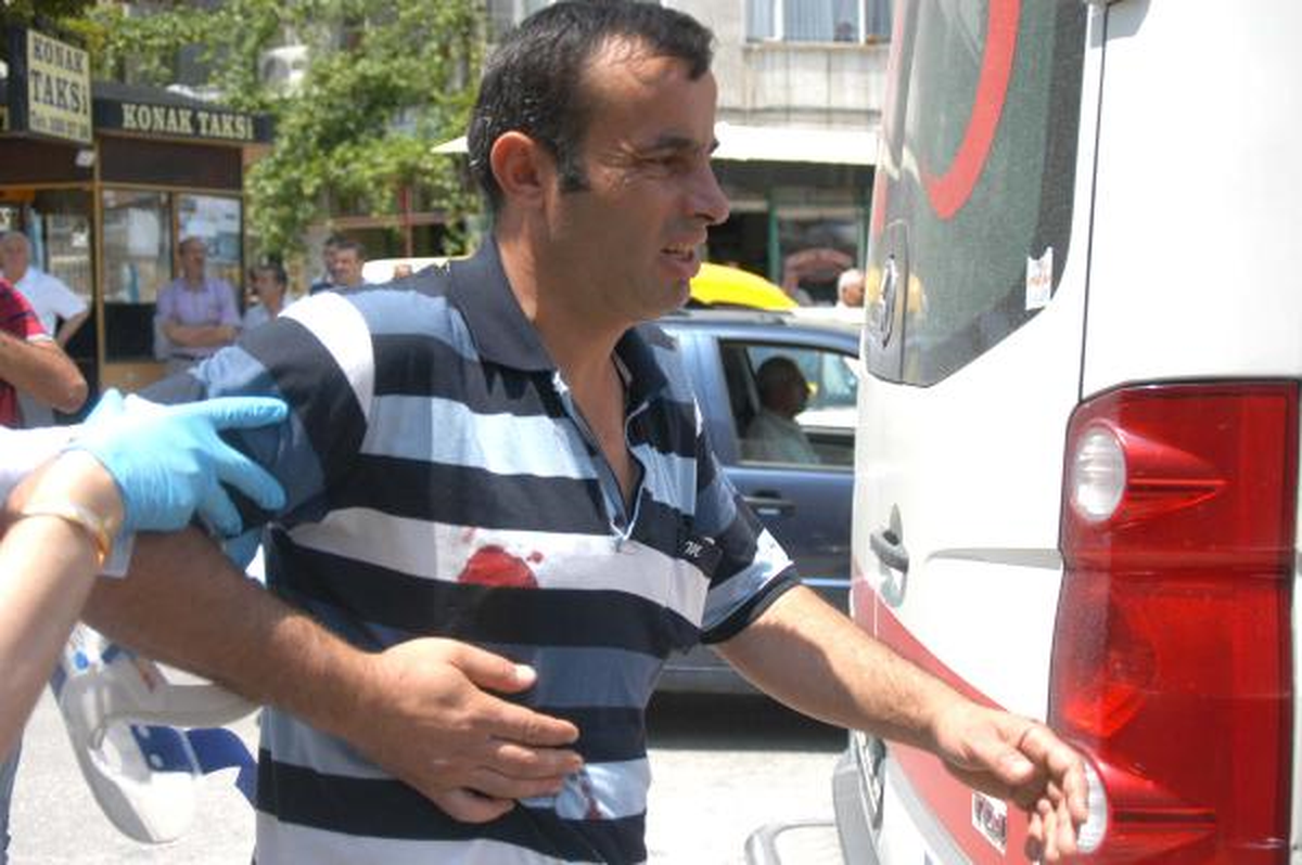 İşportacıların Silahlı Çatışması: 1\'i Polis 12 Yaralı