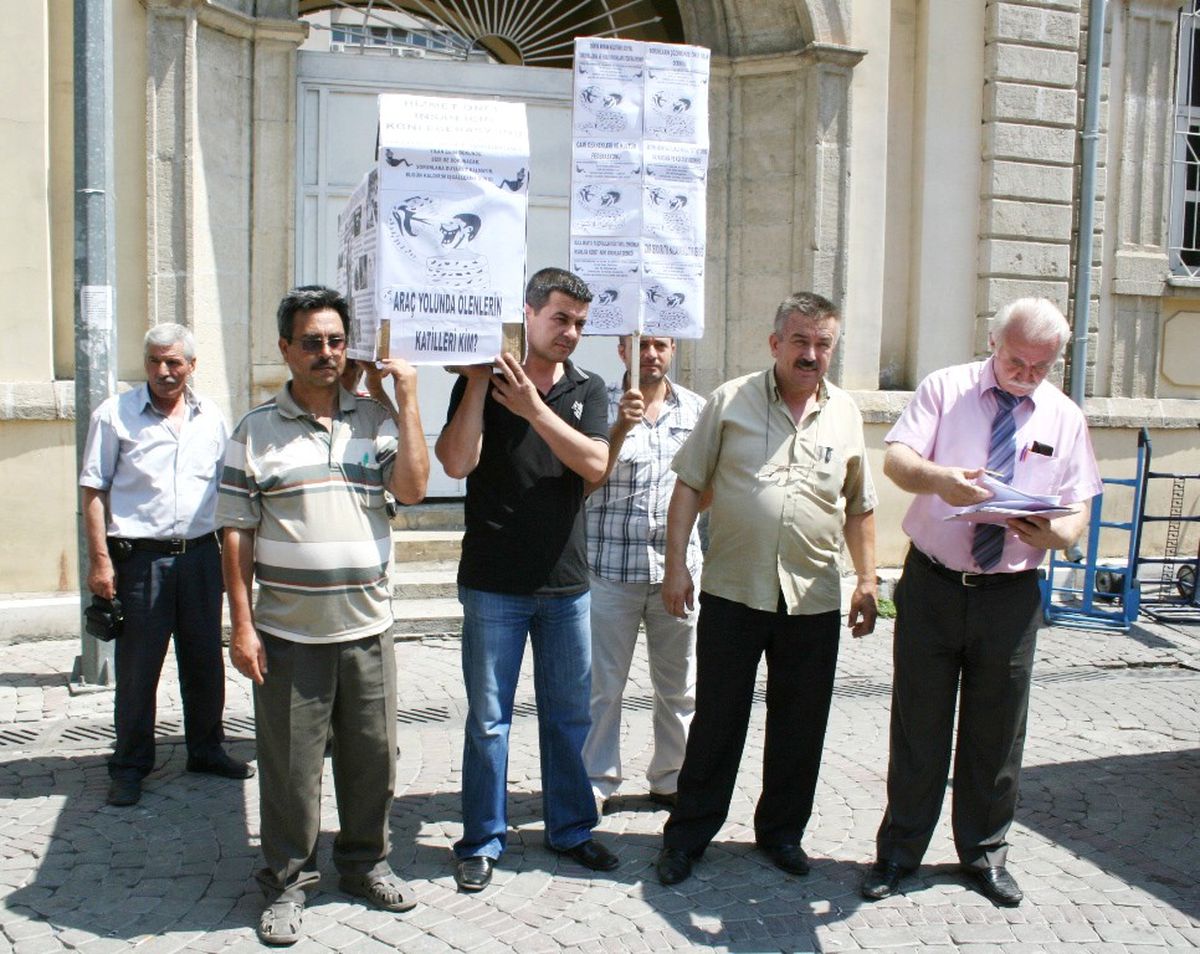 Kaldırım İşgaline Tabutlu Protesto