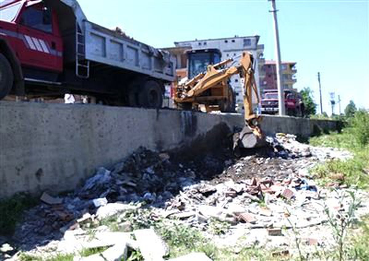 Kaymakam Malğaç\'dan Alaplı Çayı Temizleme Çalışması Açıklaması