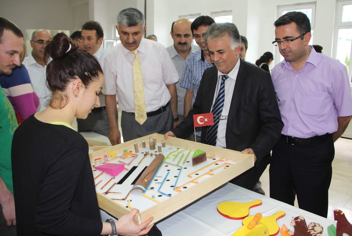 Kbü\'de "Sağlıklı Ahşap Oyuncaklar" Sergisi Açıldı