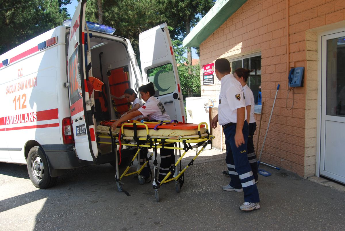 Kırmızı Işıkta Duran Araca Çarptı