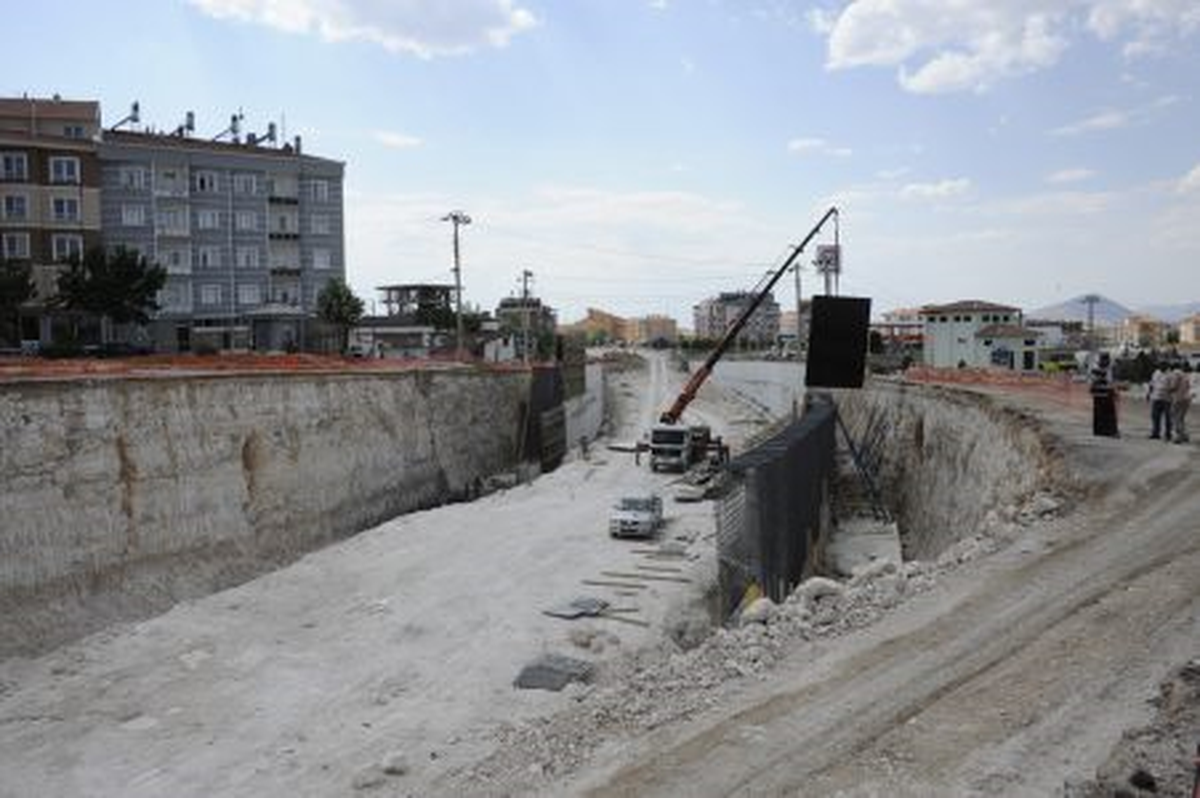 Köprülü Kavşak Çalışması Tüm Hızıyla Sürüyor