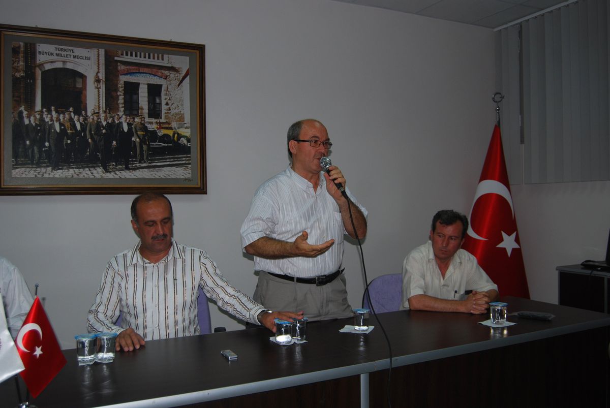 Kula\'da Esnaf Toplantısı Yapıldı