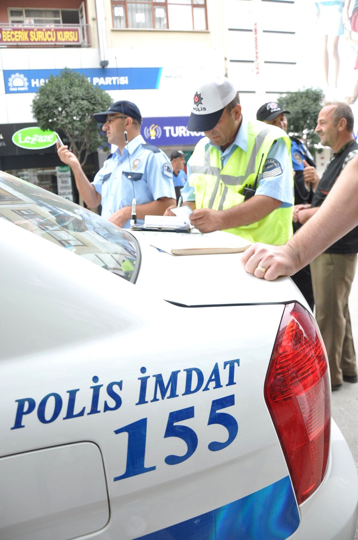 Kurallara Uyanlara Şeker, Uymayanlara Ceza