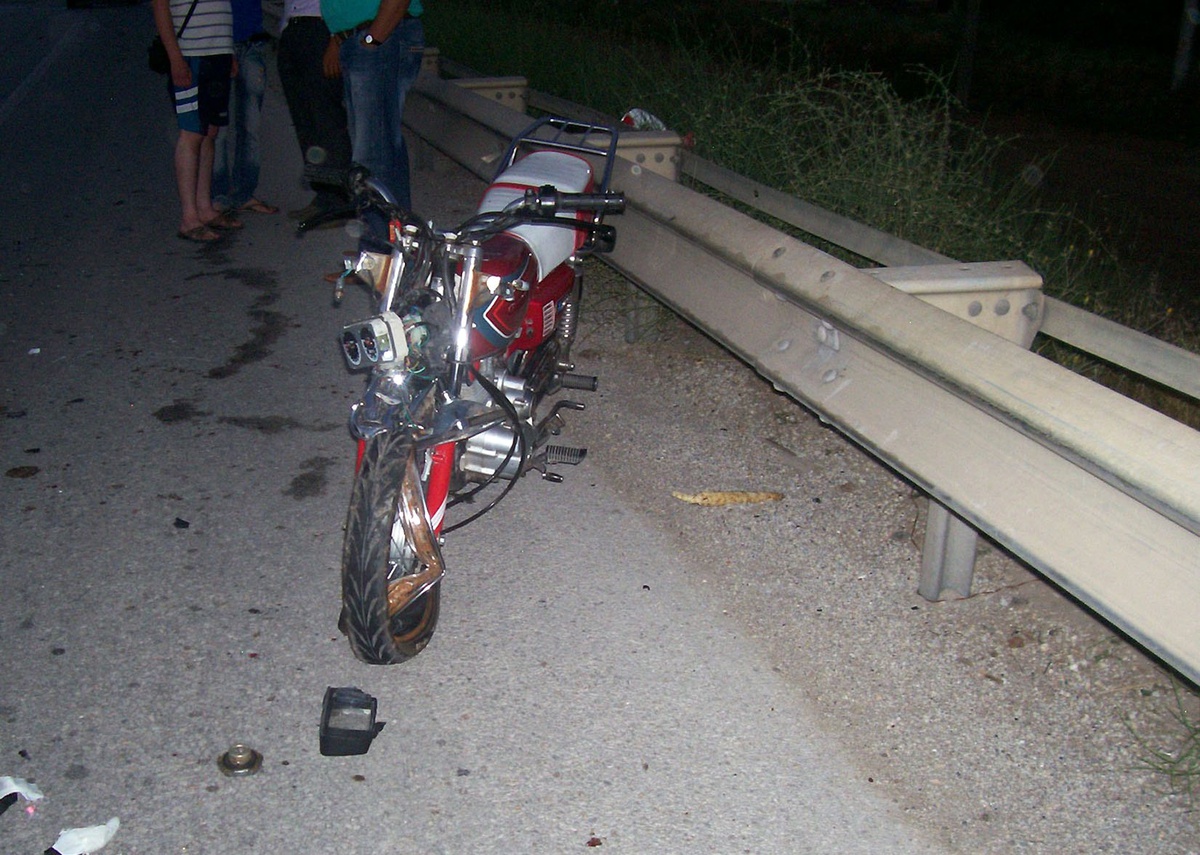 Motosiklet Traktöre Çarptı: 2 Yaralı